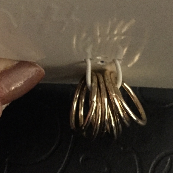 H&M package of goldtone rings with bonus - Picture 3 of 5